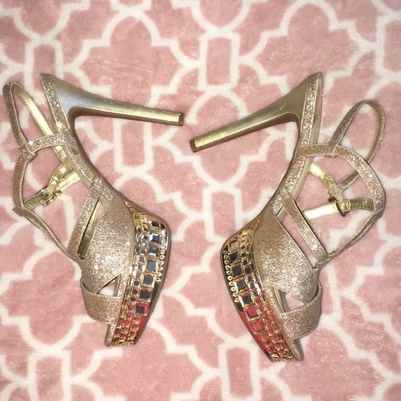 Gianni Bini Gold Heels - Picture 2 of 5